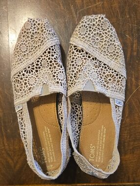 TOMS Women's Crochet Slip-Ons in Light Gray